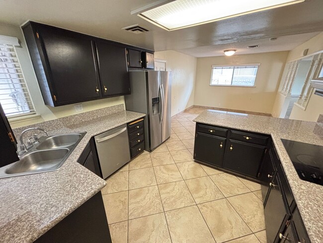 Building Photo - Beautiful single story 3BR/2BA home locate...
