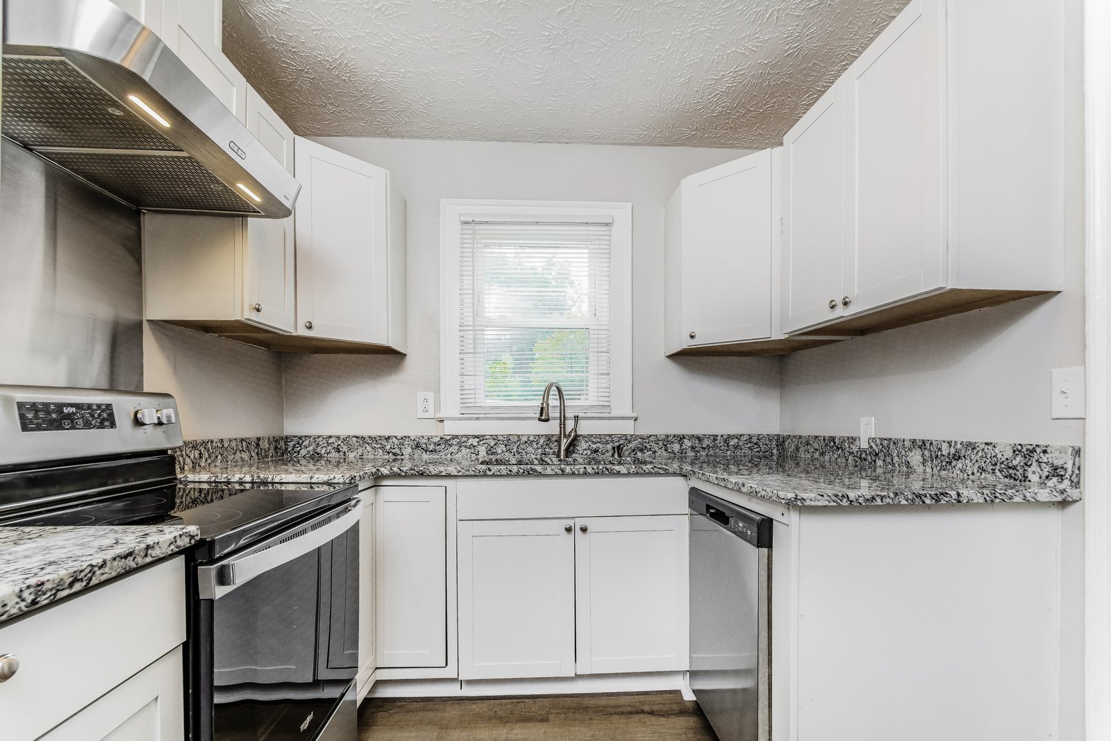 Building Photo - 107 Kensington Cir