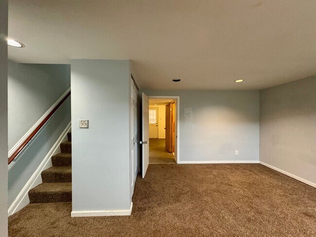 Building Photo - Charming 3 Bedroom/2 Bathroom in Essex, MD!