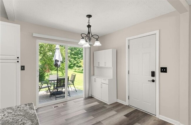 Building Photo - 794 Robinhood Dr