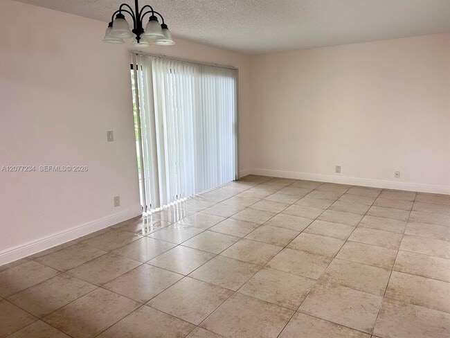 Building Photo - 1525 Lake Crystal Dr