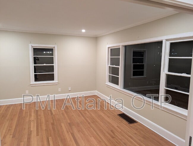 Building Photo - 1952 Wellbourne Dr NE