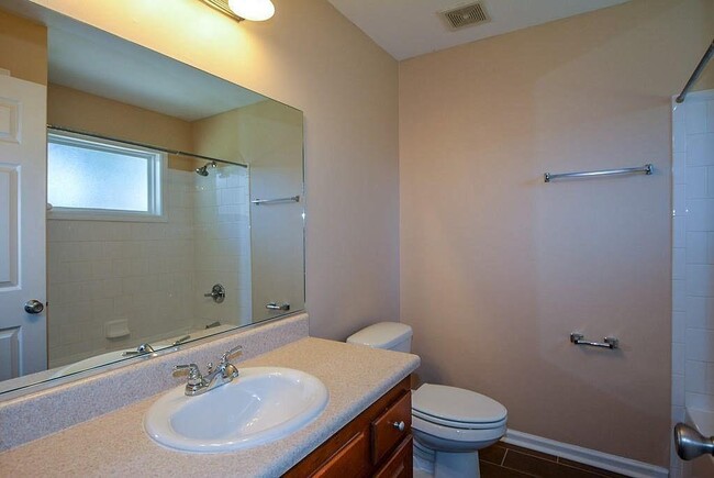 Building Photo - 1014 Summer Pl NW