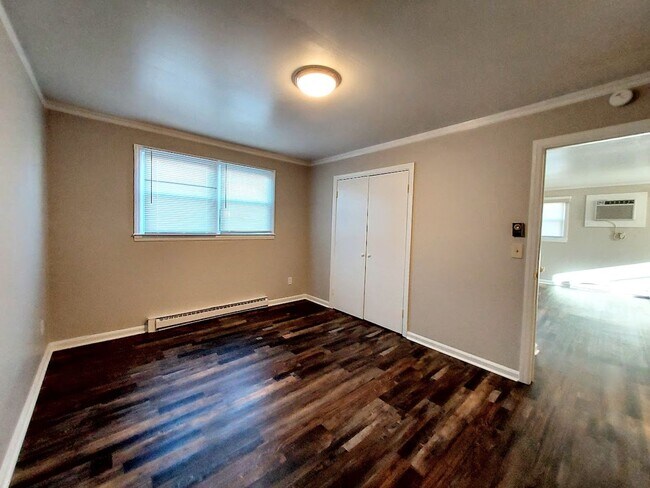 Building Photo - Hoyt Street