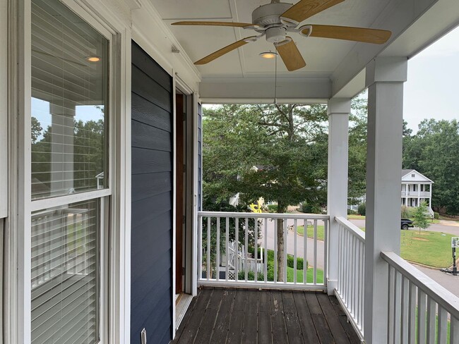 Building Photo - AVAILABLE NOW