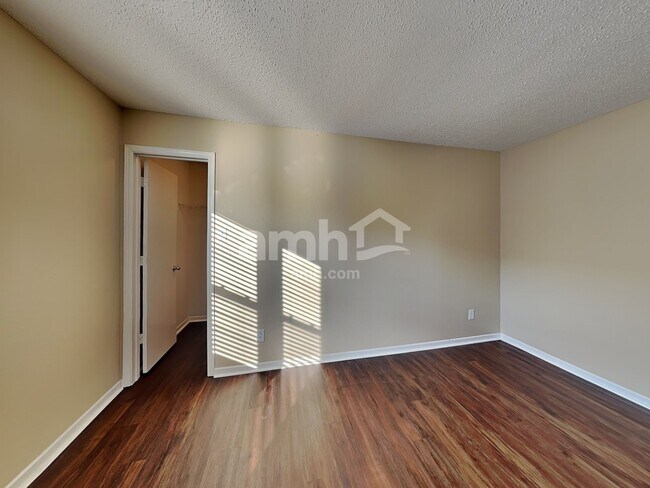 Building Photo - 15233 Beam St