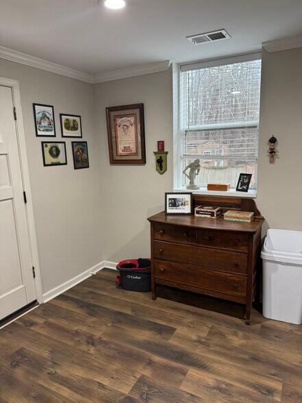 Building Photo - 2312 Azalea Dr