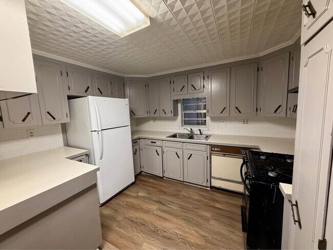 Building Photo - 3 Bedroom 2 Bathroom Home for Rent