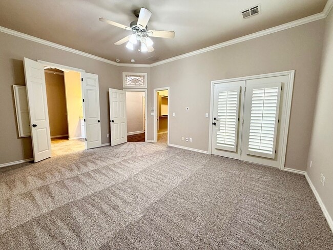 Building Photo - Fantastic Location, Fantastic Exec Home