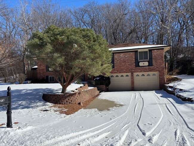 Building Photo - 607 Spruce Ave