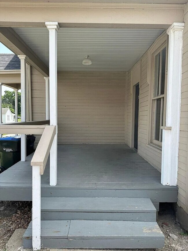 Building Photo - 404 S Marion St