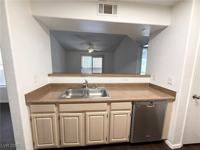 Building Photo - 555 E Silverado Ranch Blvd