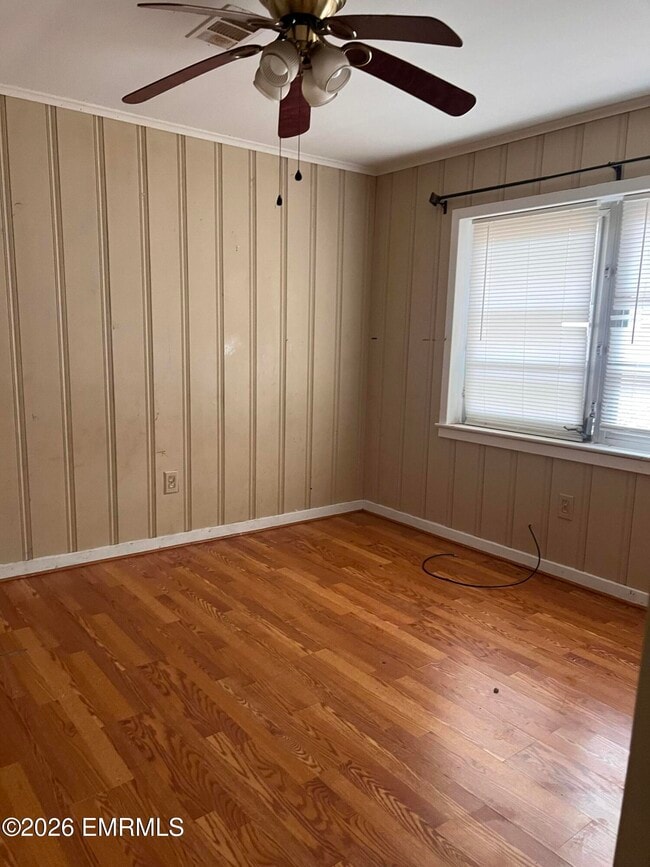 Building Photo - 107 Oak Ridge Dr