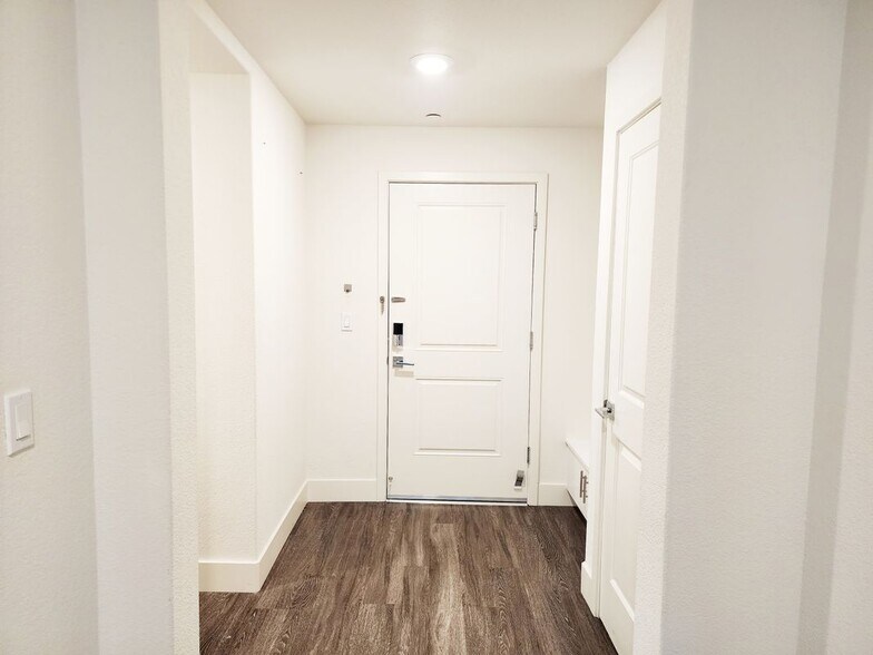 Building Photo - 5933 Sunstone Dr