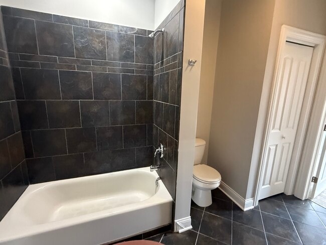 Building Photo - 7008 W Medill Ave