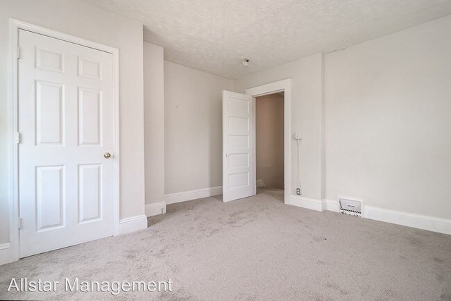 Building Photo - 2810 Woodbridge Ave