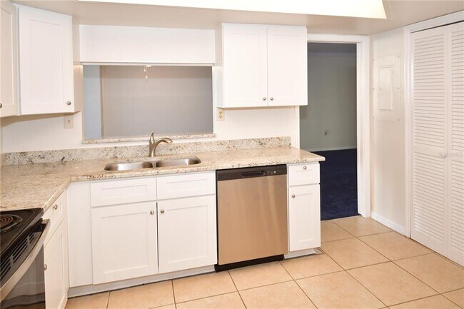 Building Photo - 690 Island Way