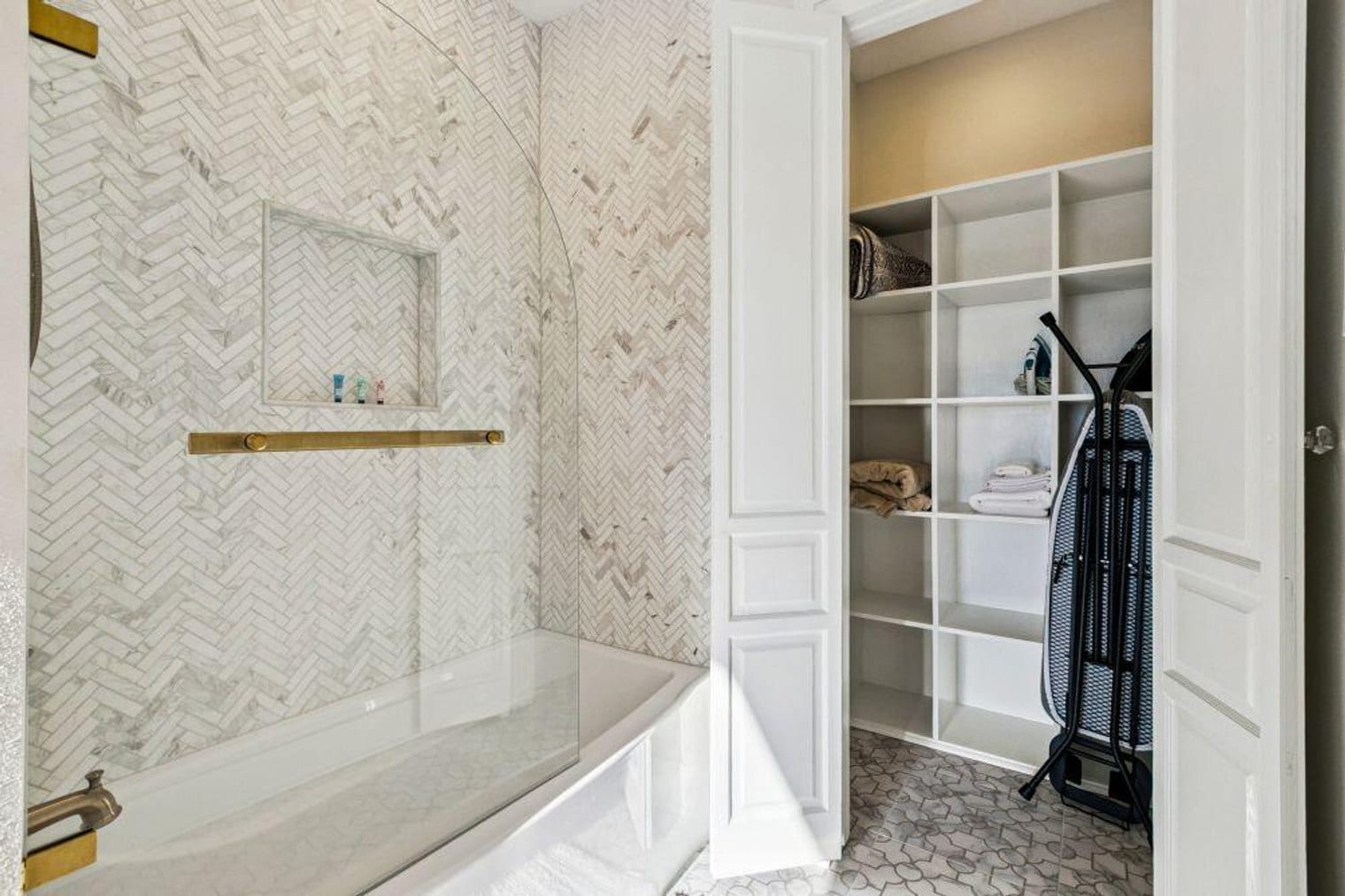 Building Photo - 1725 Robert C. Blakes Sr. Dr