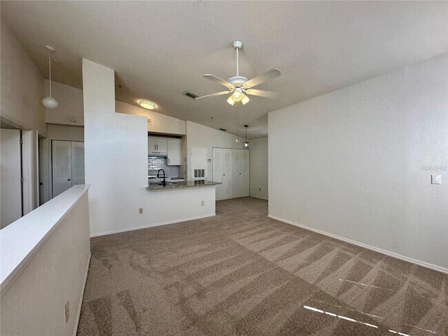 Building Photo - 1612 Columbia Arms Cir