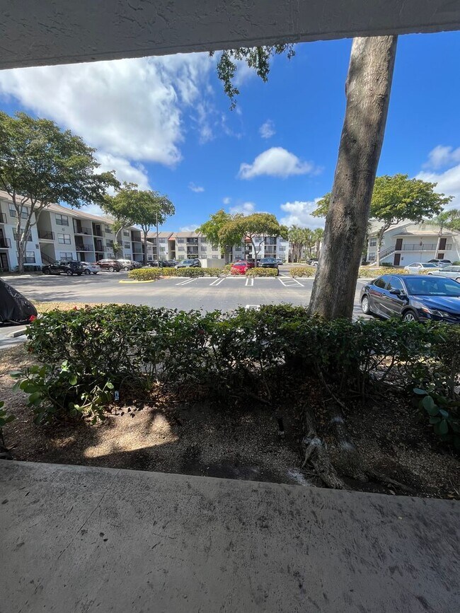 Building Photo - ONE BEDROOM ONE BATHROOM! WATERFRONT COMMU...