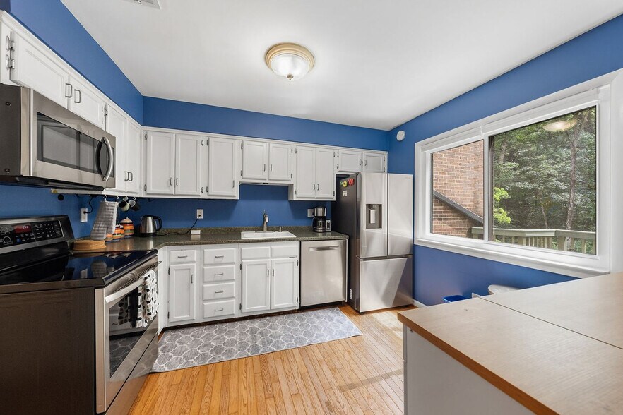 Building Photo - 2210 Glencourse Ln
