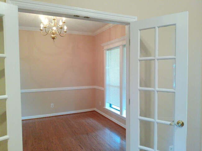 Building Photo - 6413 Marans St