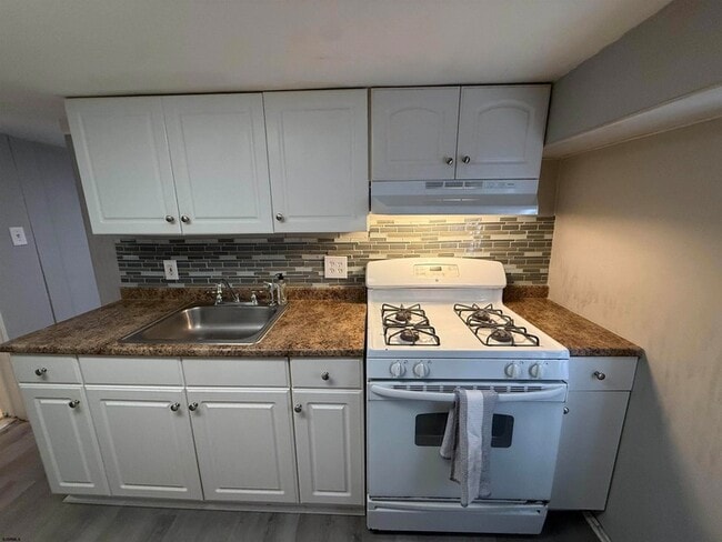 Building Photo - 105 N Richards Ave