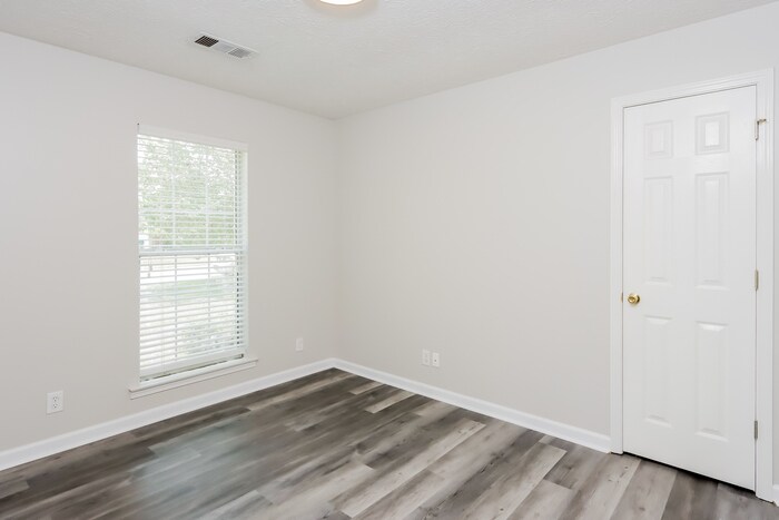 Building Photo - 11 N Springfield Dr