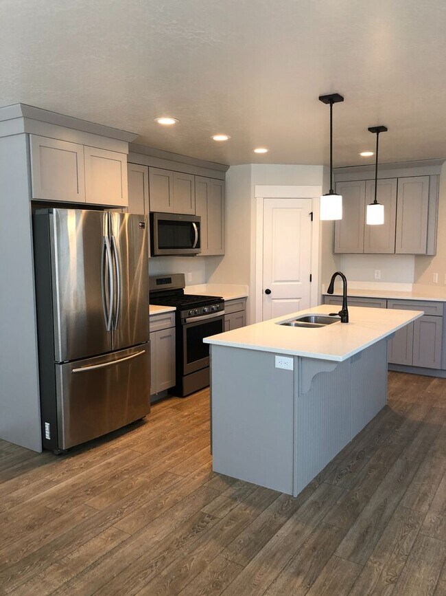 Building Photo - AMAZING HOME IN SOUGHT AFTER EXCHANGE DEVELOPMENT W/ 2 CAR GARAGE