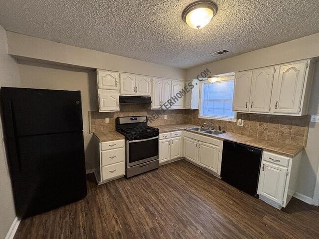 Building Photo - 217 N Bailey Blvd