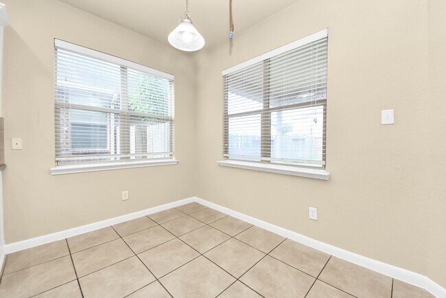 Building Photo - 6106 Grassy Haven Ln
