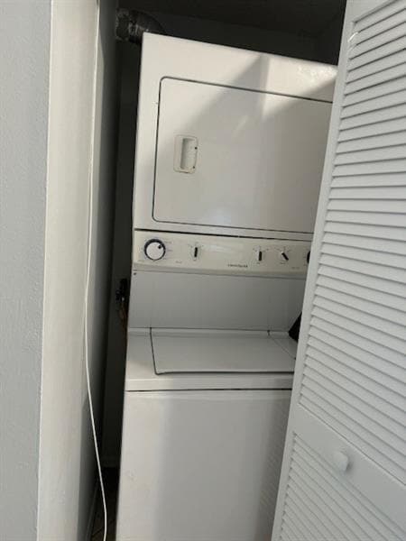 Building Photo - 7813 Sanibel Dr