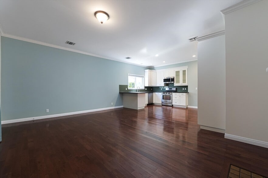 Building Photo - 809 N La Jolla Ave