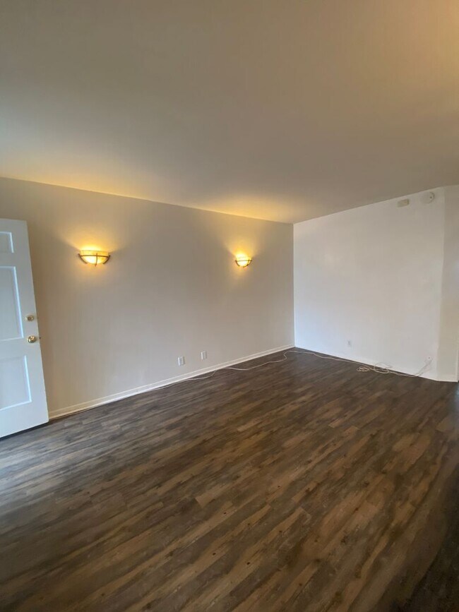 Building Photo - 4937 Coronado Ave