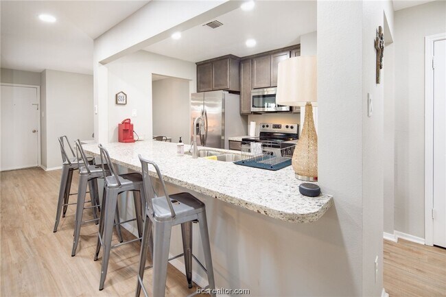 Building Photo - 2501 Longmire Dr