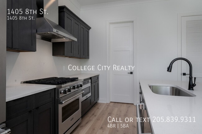 Building Photo - 1405 8th St