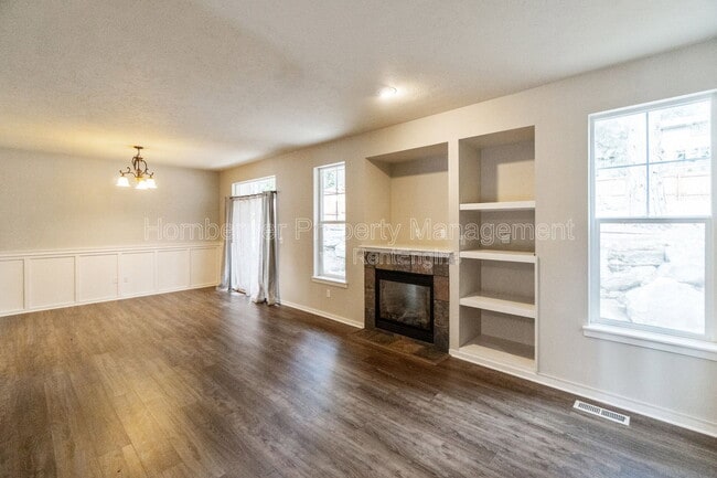 Building Photo - 6106 E 14th Ln