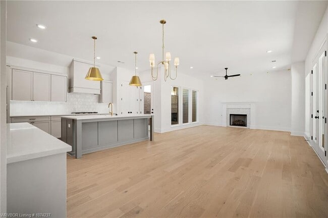 Building Photo - 7627 Woodbine Ln