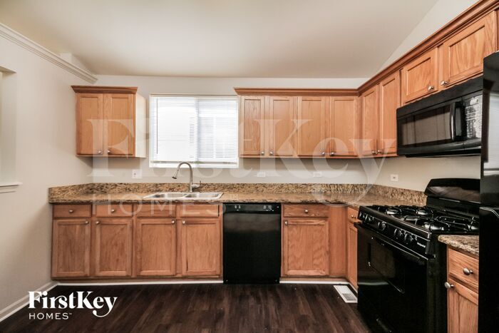 Building Photo - 949 Symphony Dr
