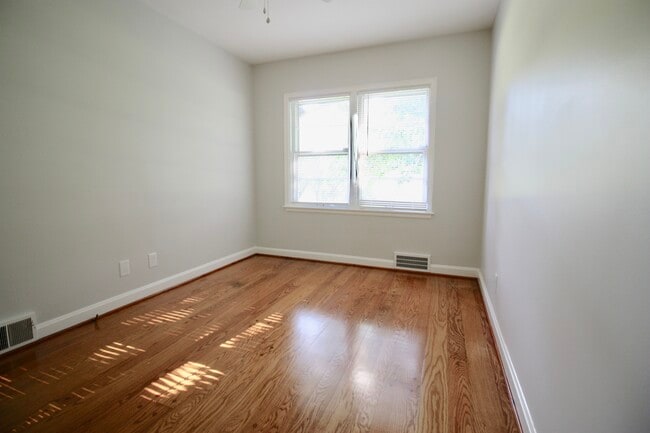 Building Photo - 203 Dorsey Way