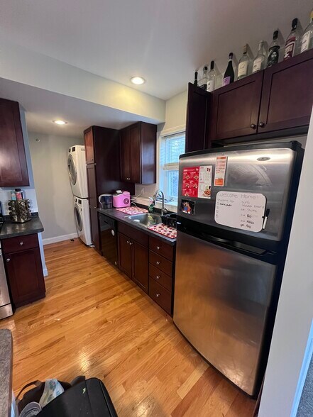 Building Photo - 99 Hillside St