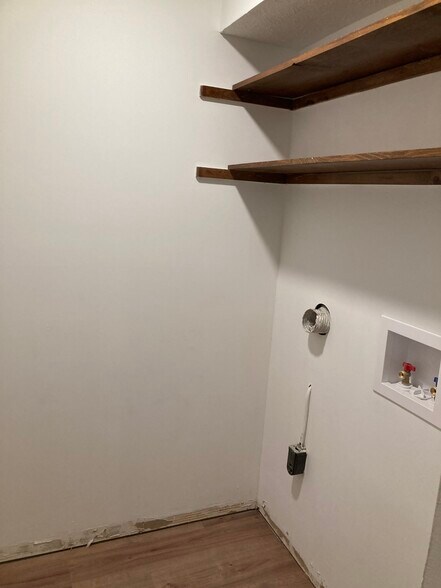 Laundry room - 23 Hedgerow Ln
