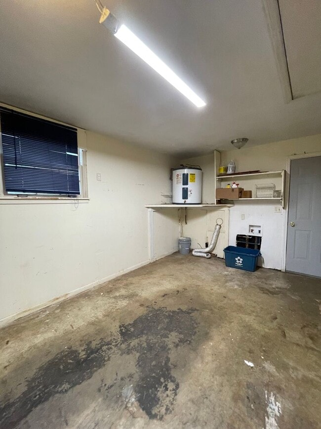 Building Photo - 3 Bedroom 2 Bathroom Home with One Car Attached Garage in Valley Park Homes Subdivision