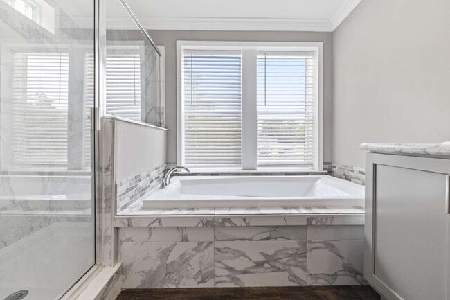 Building Photo - "Spacious 4-Bedroom Retreat with 3400 Sq F...