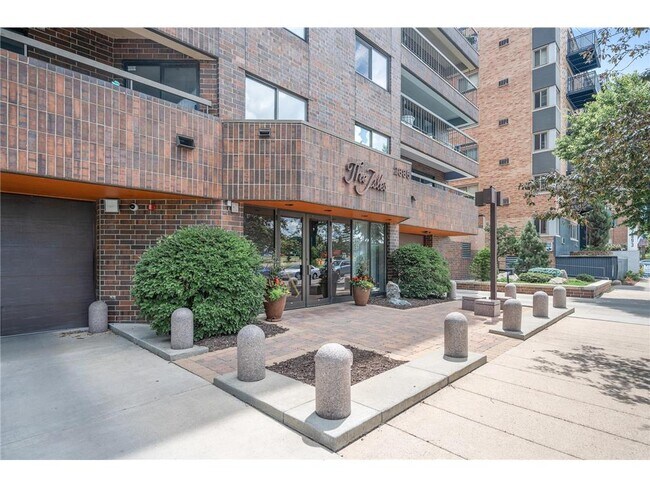 Building Photo - 2885 Knox Ave S