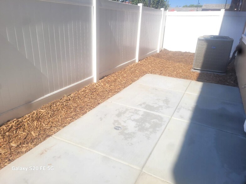 Building Photo - 40430 Melrose Dr