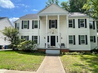 Building Photo - Charming Down Stairs Apartment In South Highland