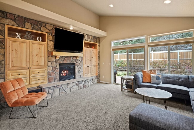 Building Photo - 20482 Jacklight Ln