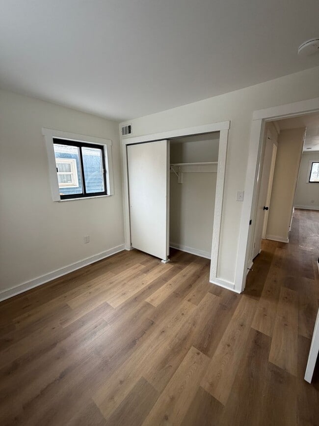 Building Photo - 1500 E 25th Ave