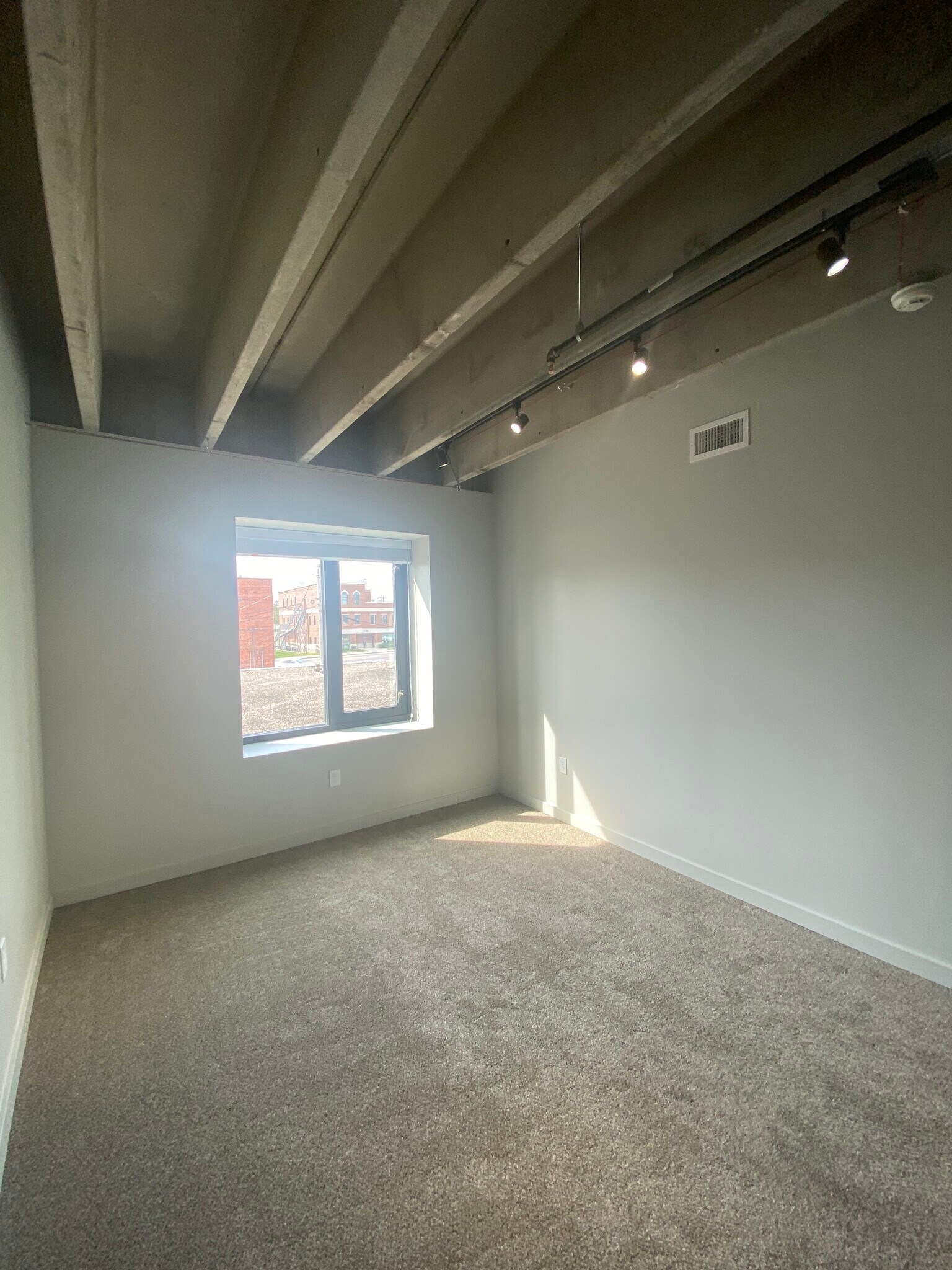Building Photo - 19 E Race St